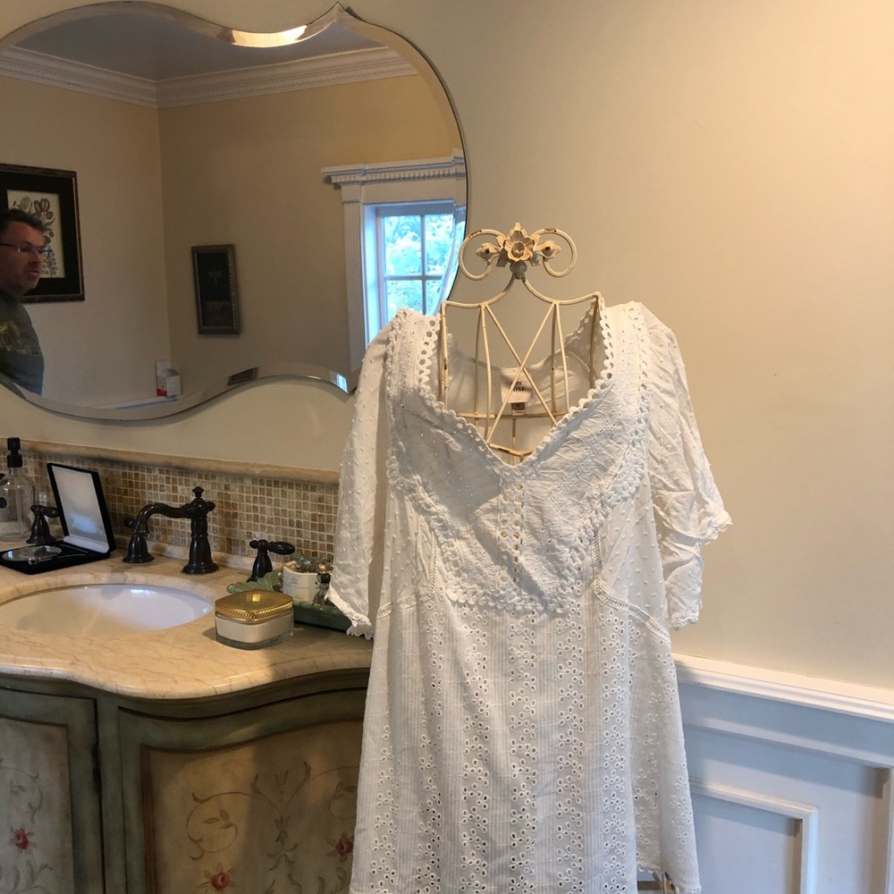 Knox Rose white top